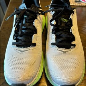 Men’s Hoka Elevon size 10.5